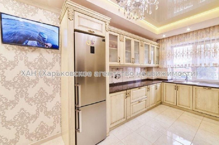 Продам квартиру, Переяславская ул. , 3  ком., 106 м², авторский дизайн 