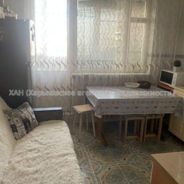 Продам квартиру, Болградская ул. , 4 кім., 80 м², косметический ремонт 
