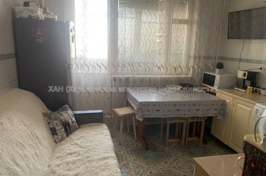 Продам квартиру, Болградская ул. , 4 кім., 80 м², косметический ремонт 