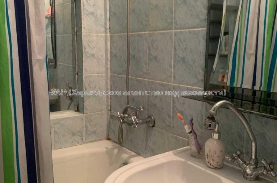 Продам квартиру, Болградская ул. , 4 кім., 80 м², косметический ремонт 