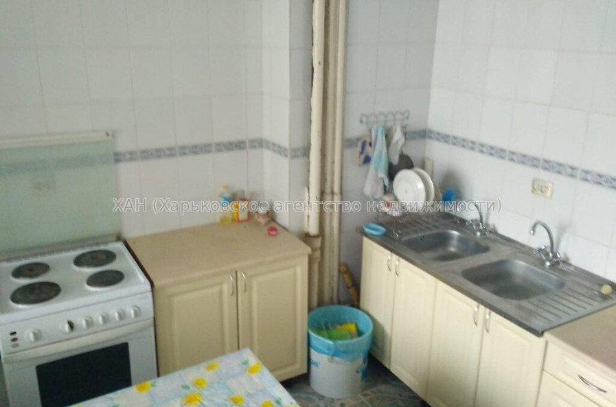 Продам квартиру, Болградская ул. , 4 кім., 80 м², косметический ремонт 