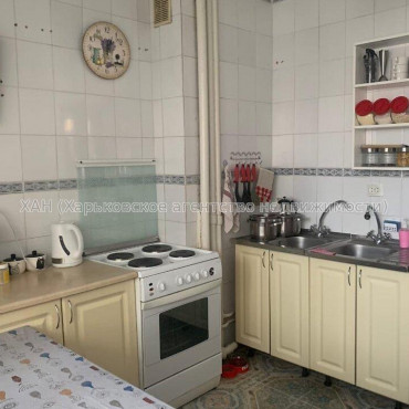 Продам квартиру, Болградская ул. , 4 кім., 80 м², косметический ремонт 