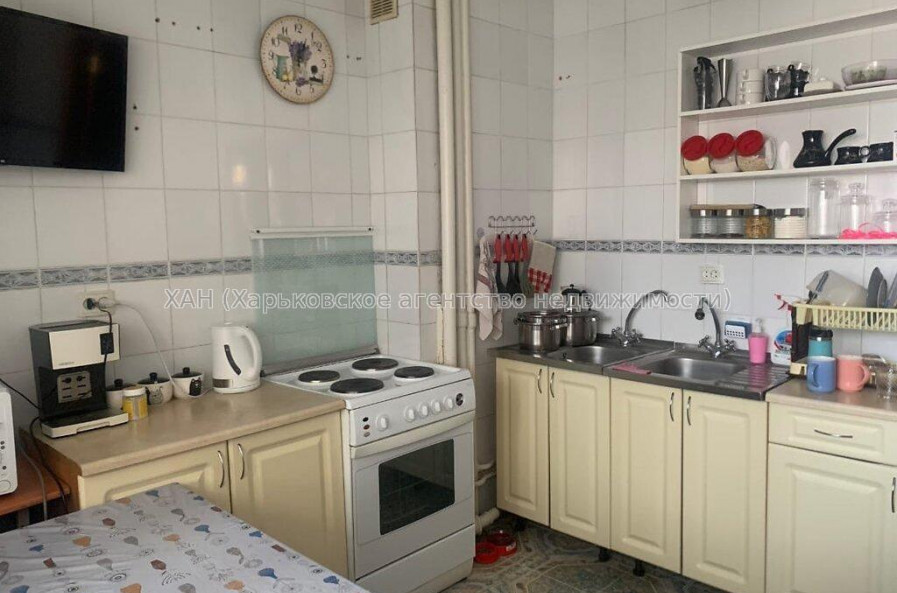 Продам квартиру, Болградская ул. , 4 кім., 80 м², косметический ремонт 
