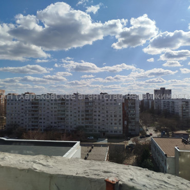 Продам квартиру, Качановская ул. , 3 кім., 90 м², без внутренних работ 