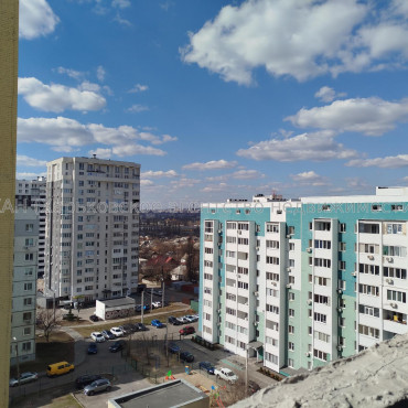 Продам квартиру, Качановская ул. , 3 кім., 90 м², без внутренних работ 