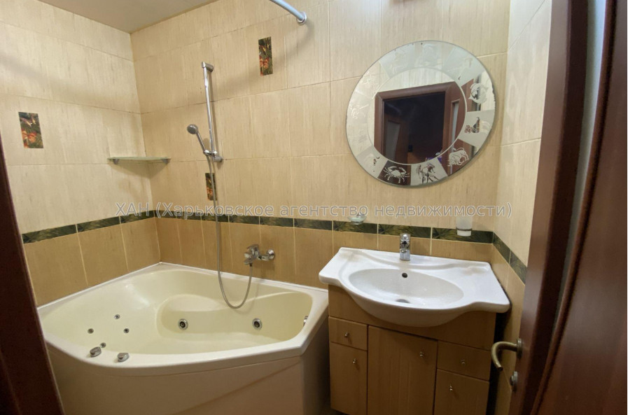 Продам квартиру, Людвига Свободы просп. , 3 кім., 65 м², капитальный ремонт 