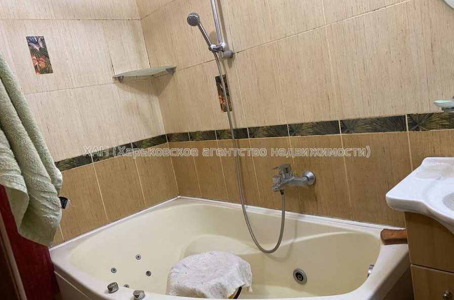 Продам квартиру, Людвига Свободы просп. , 3 кім., 65 м², капитальный ремонт 