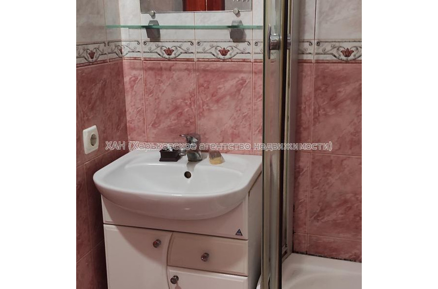 Здам квартиру, Валентиновская ул. , 13Б , 2 кім., 45 м², капитальный ремонт 