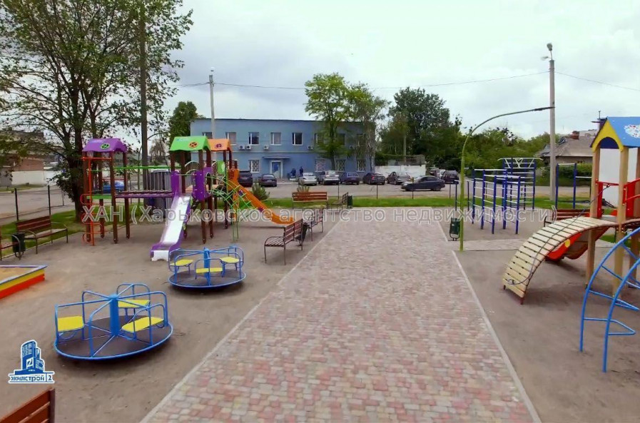 Продам квартиру, Зерновая ул. , 2  ком., 69 м², частичный ремонт 