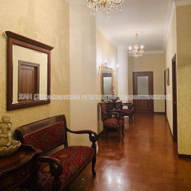 Продам квартиру, Ляпунова ул. , 3  ком., 95 м², авторский дизайн