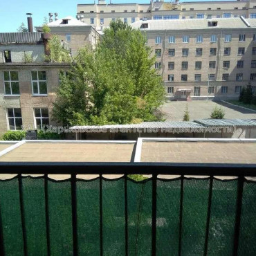 Продам квартиру, Тринклера ул. , 2 кім., 42 м², капитальный ремонт 