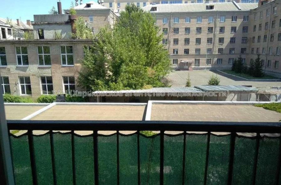 Продам квартиру, Тринклера ул. , 2 кім., 42 м², капитальный ремонт 