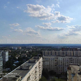 Продам квартиру, Пермская ул. , 3 кім., 71 м², косметический ремонт