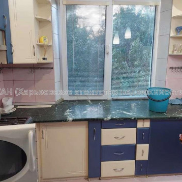 Продам квартиру, Познанская ул. , 8Б , 1 кім., 28 м², капитальный ремонт 