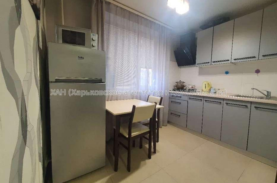 Продам квартиру, Шатиловская ул. , 1  ком., 28 м², капитальный ремонт 