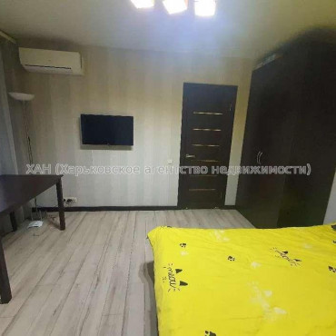 Продам квартиру, Шатиловская ул. , 1  ком., 28 м², капитальный ремонт 