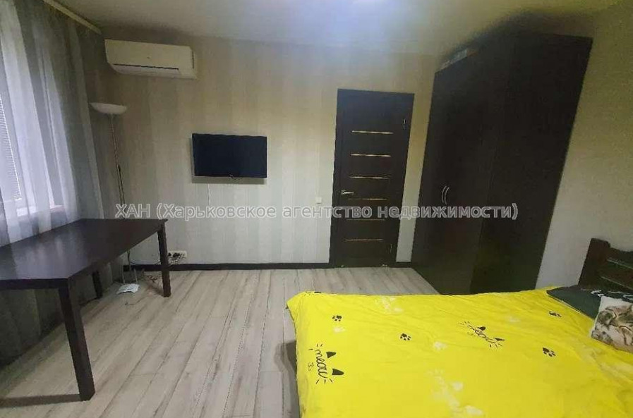 Продам квартиру, Шатиловская ул. , 1  ком., 28 м², капитальный ремонт 