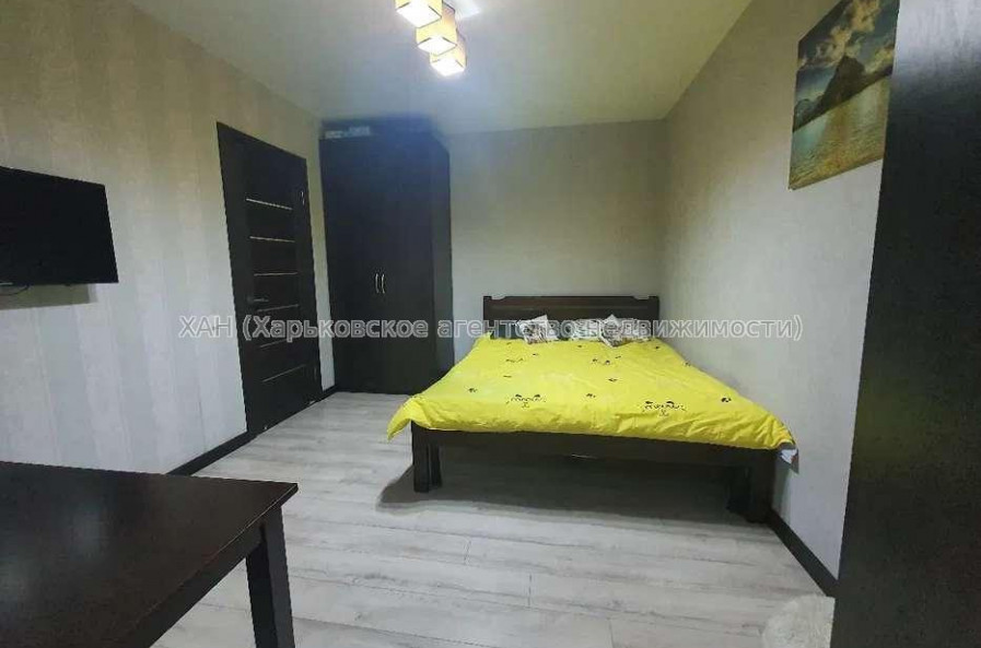 Продам квартиру, Шатиловская ул. , 1  ком., 28 м², капитальный ремонт 