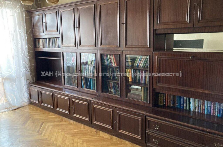 Продам квартиру, Гвардейцев Широнинцев ул. , 3  ком., 67 м², капитальный ремонт 