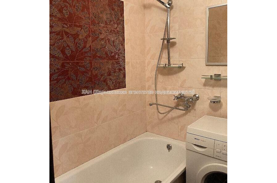 Продам квартиру, Гвардейцев Широнинцев ул. , 3  ком., 67 м², капитальный ремонт 