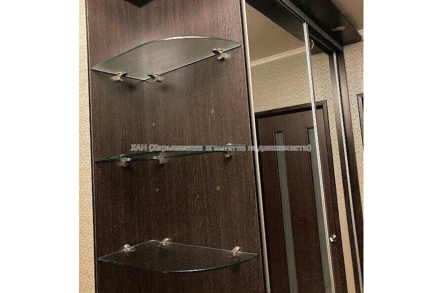 Продам квартиру, Гвардейцев Широнинцев ул. , 3  ком., 67 м², капитальный ремонт 