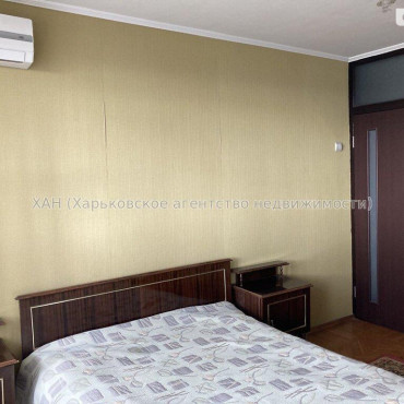 Продам квартиру, Гвардейцев Широнинцев ул. , 3 кім., 67 м², капитальный ремонт 