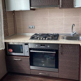 Продам квартиру, Гвардейцев Широнинцев ул. , 3  ком., 67 м², капитальный ремонт