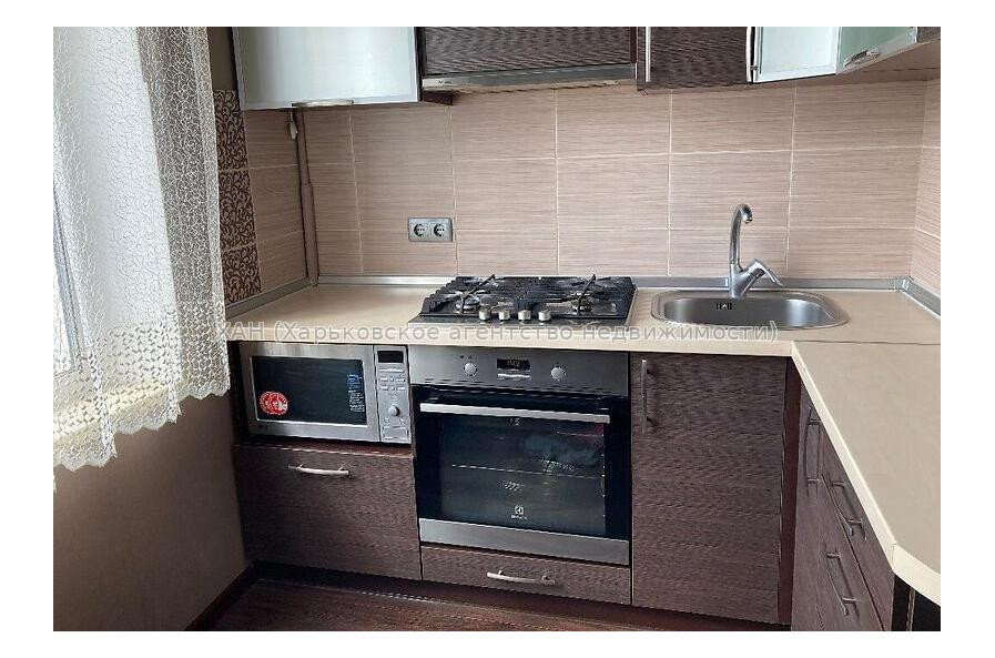 Продам квартиру, Гвардейцев Широнинцев ул. , 3  ком., 67 м², капитальный ремонт 