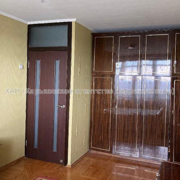 Продам квартиру, Гвардейцев Широнинцев ул. , 3 кім., 67 м², капитальный ремонт 