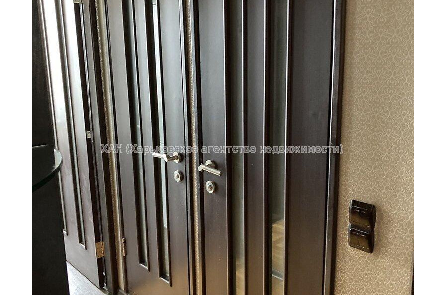 Продам квартиру, Гвардейцев Широнинцев ул. , 3  ком., 67 м², капитальный ремонт 