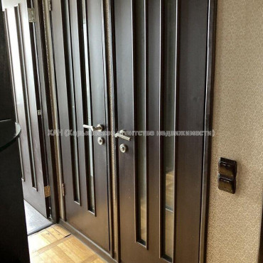 Продам квартиру, Гвардейцев Широнинцев ул. , 3  ком., 67 м², капитальный ремонт 