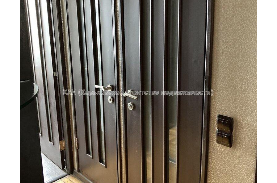 Продам квартиру, Гвардейцев Широнинцев ул. , 3  ком., 67 м², капитальный ремонт 