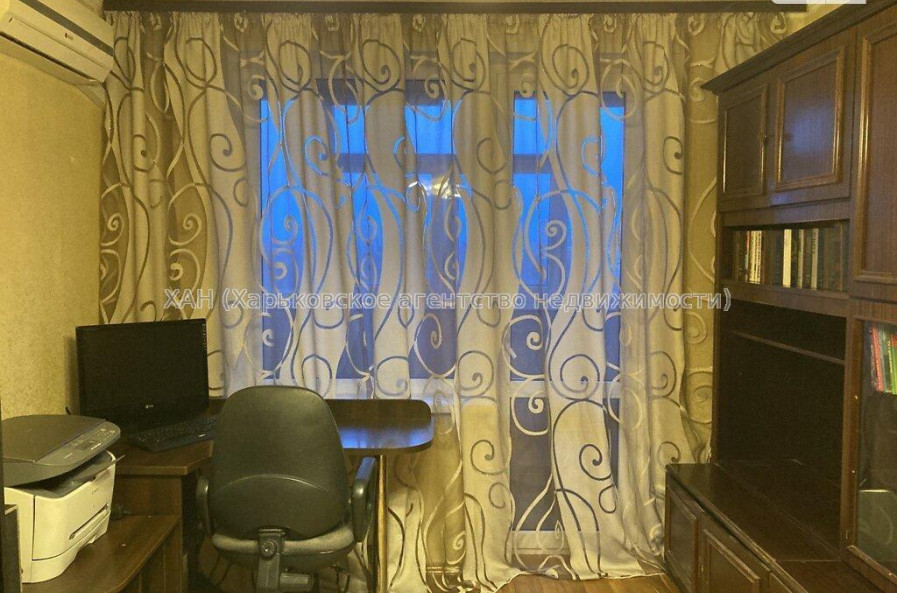 Продам квартиру, Гвардейцев Широнинцев ул. , 3  ком., 67 м², капитальный ремонт 
