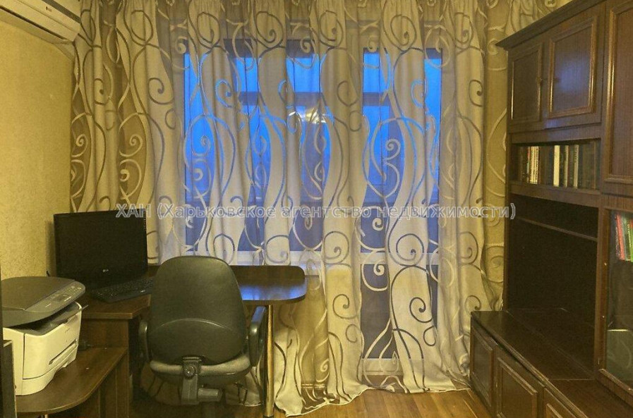 Продам квартиру, Гвардейцев Широнинцев ул. , 3  ком., 67 м², капитальный ремонт 