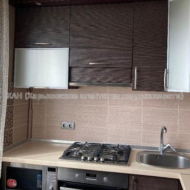 Продам квартиру, Гвардейцев Широнинцев ул. , 3 кім., 67 м², капитальный ремонт 