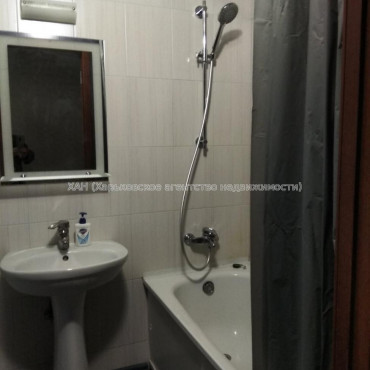 Здам квартиру, Гвардейцев Широнинцев ул. , 2 кім., 49 м², капитальный ремонт 