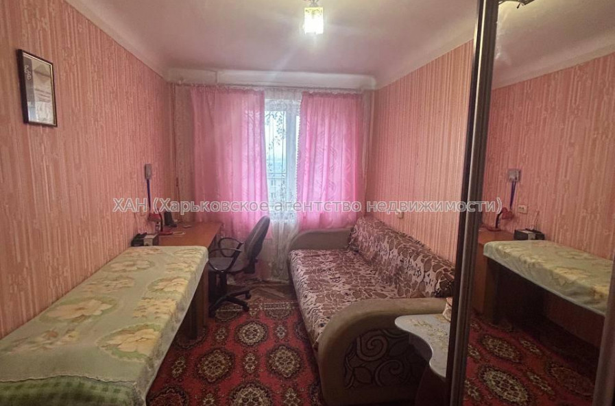 Продам квартиру, Ферганская ул. , 33Б , 3 кім., 68.40 м², косметический ремонт 