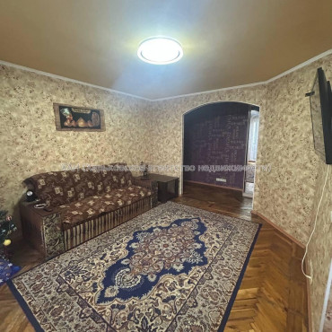 Продам квартиру, Ферганская ул. , 33Б , 3 кім., 68.40 м², косметический ремонт 