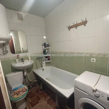 Продам квартиру, Ферганская ул. , 33Б , 3 кім., 68.40 м², косметический ремонт 