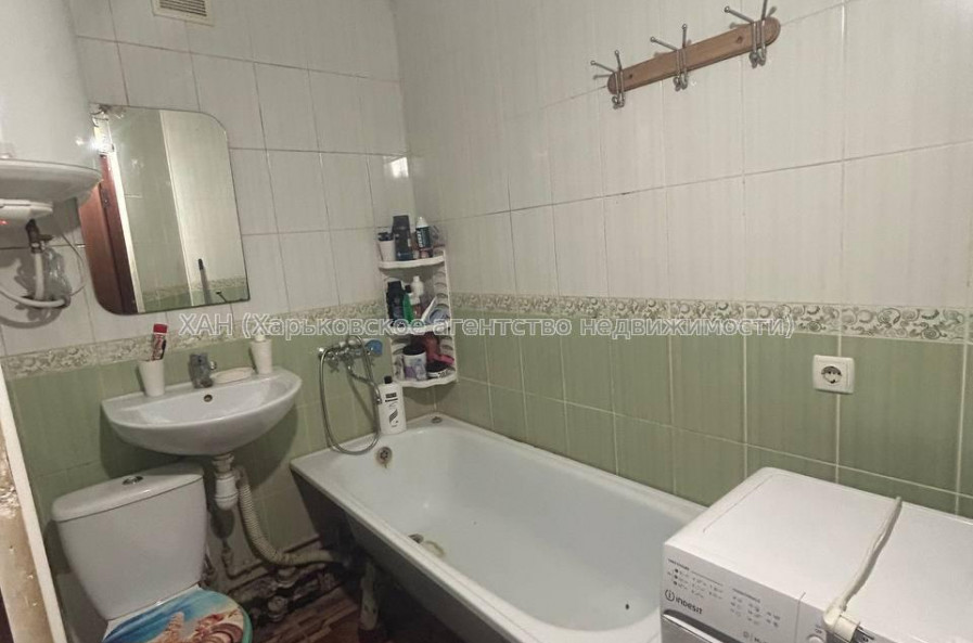 Продам квартиру, Ферганская ул. , 33Б , 3 кім., 68.40 м², косметический ремонт 