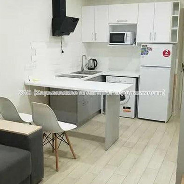 Продам квартиру, Льва Ландау просп. , 2  ком., 45 м², капитальный ремонт 