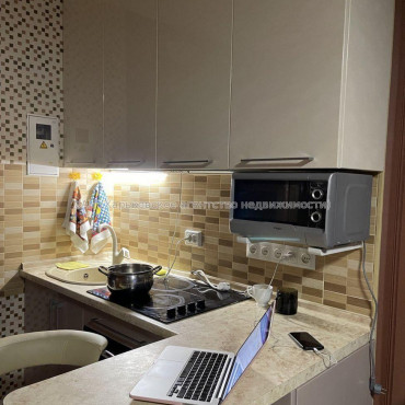 Продам квартиру, Зерновой пер. , 1 кім., 23 м², капитальный ремонт 