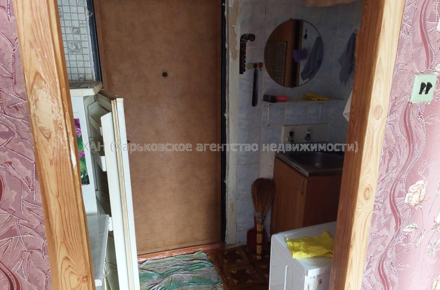 Продам квартиру, Ньютона ул. , 1 кім., 16 м², советский ремонт 