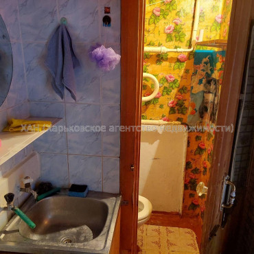 Продам квартиру, Ньютона ул. , 1 кім., 16 м², советский ремонт 