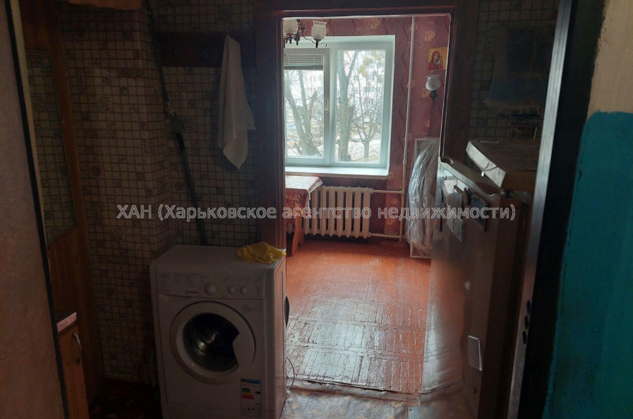 Продам квартиру, Ньютона ул. , 1 кім., 16 м², советский ремонт 