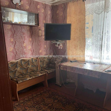 Продам квартиру, Ньютона ул. , 1 кім., 16 м², советский ремонт 