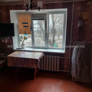 Продам квартиру, Ньютона ул. , 1 кім., 16 м², советский ремонт 