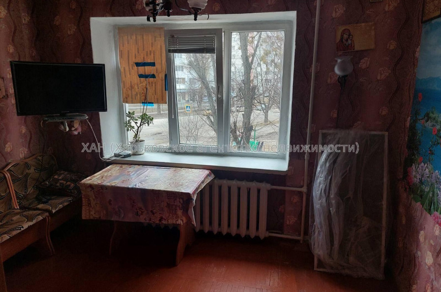 Продам квартиру, Ньютона ул. , 1 кім., 16 м², советский ремонт 
