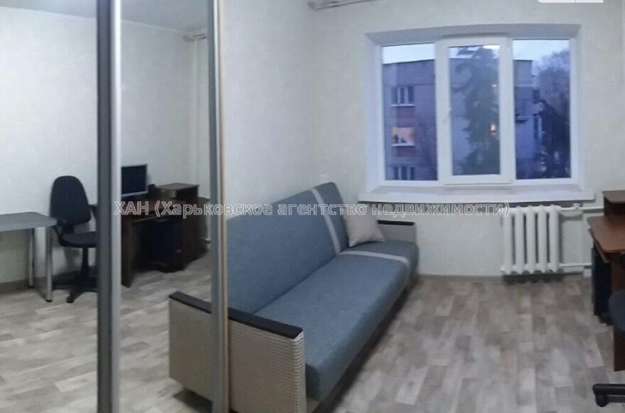 Продам квартиру, 23 Августа ул. , 1 кім., 12 м², капитальный ремонт 