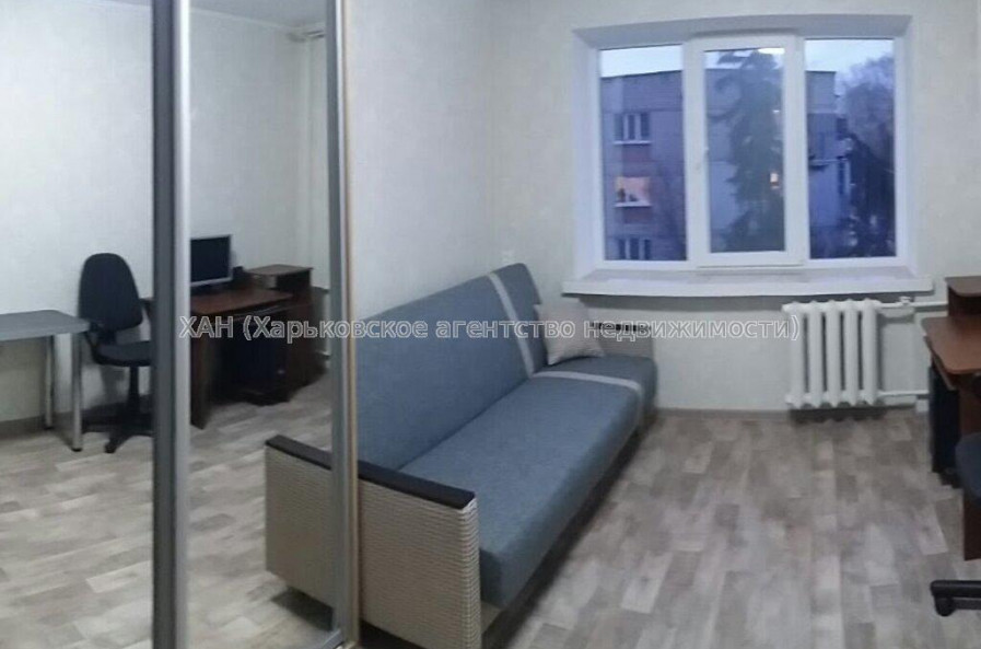 Продам квартиру, 23 Августа ул. , 1 кім., 12 м², капитальный ремонт 